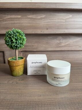 goop beauty Microderm Instant Glow Exfoliator